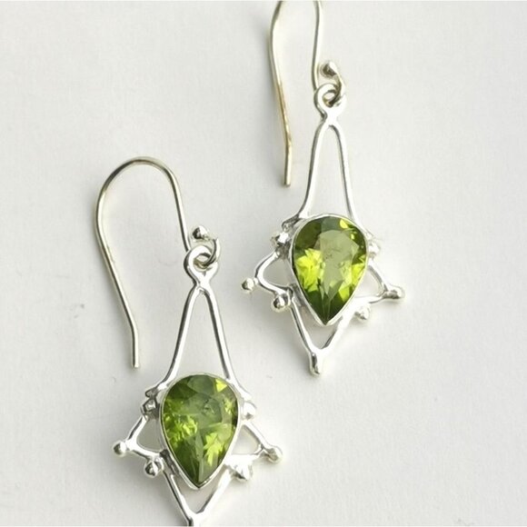 Sterling silver Peridot dangle drop earrings - Picture 2 of 7
